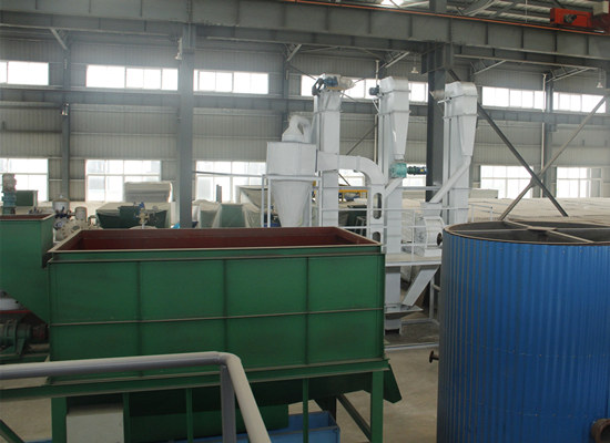 Les clients tanzaniens visitent notre usine de traitement de l'huile de palme